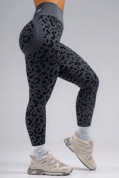 NEBBIA Leggings push-up compressivi con motivo leopardato PRIMAL nere 2