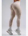 Leggings push-up compressivi PRIMAL mettono in risalto le curve e rimangono aderenti ad ogni movimento.
