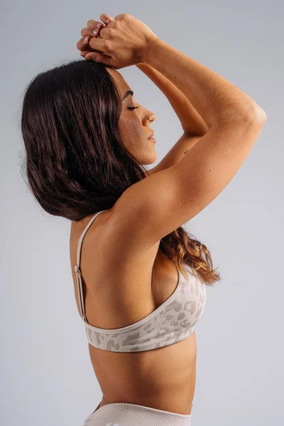 NEBBIA reggiseno sportivo a sostegno medio con motivo leopardato PRIMAL crema 2