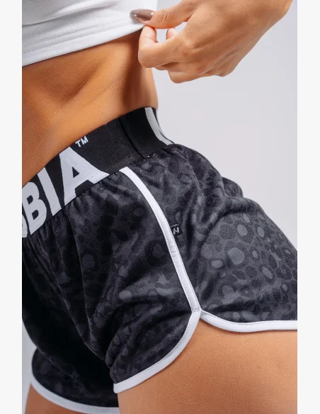 NEBBIA Pantaloncini da allenamento con motivo leopardato PRIMAL neri