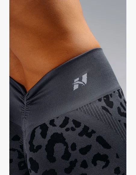 NEBBIA pantaloncini push-up compressivi con motivo leopardato PRIMAL neri