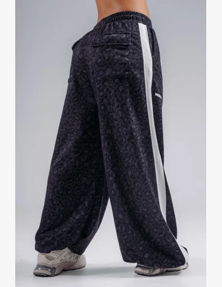 NEBBIA pantaloni larghi con motivo leopardato PRIMAL neri