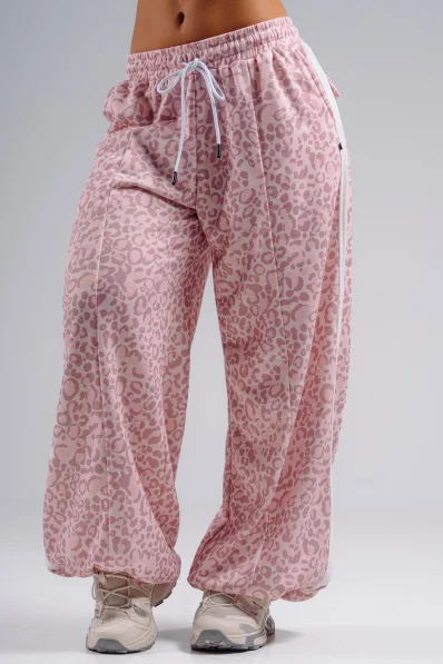 NEBBIA pantaloni larghi con motivo leopardato PRIMAL rosa
