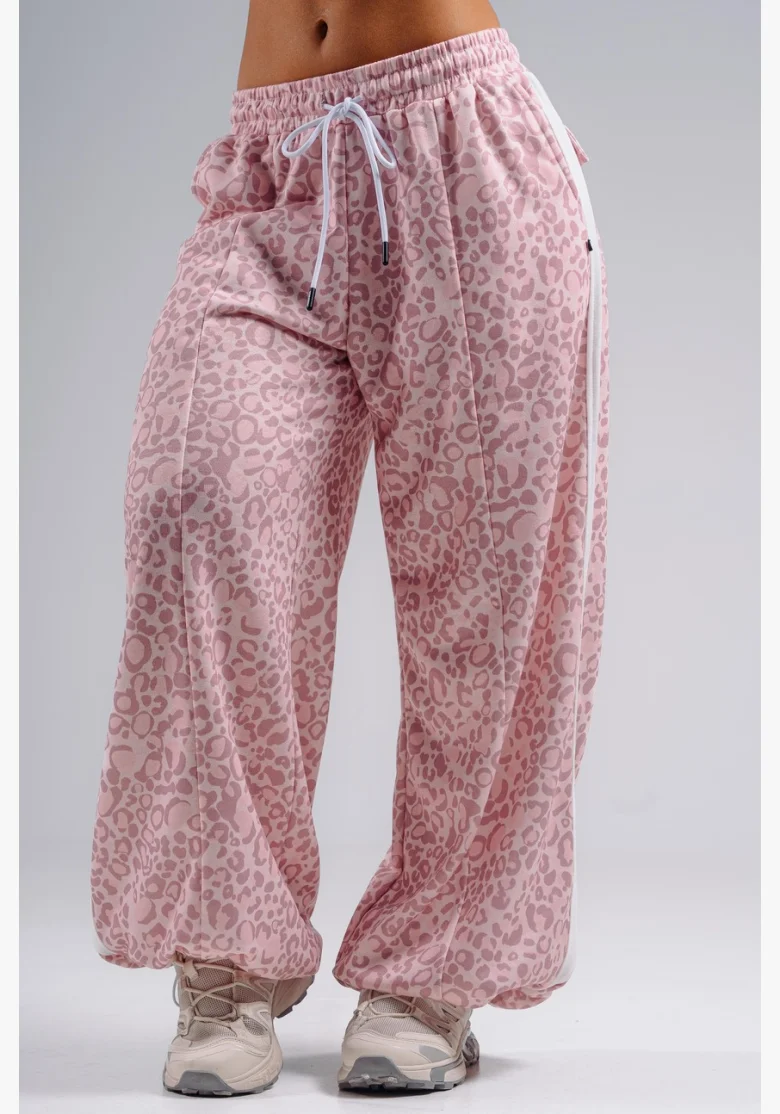 NEBBIA pantaloni larghi con motivo leopardato PRIMAL rosa
