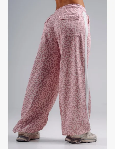 NEBBIA pantaloni larghi con motivo leopardato PRIMAL rosa