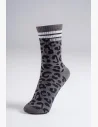 Le calze Crew PRIMAL con motivo leopardato rimangono saldamente al loro posto, mantengono la forma e aggiungono un dettaglio wild deciso al tuo outfit.