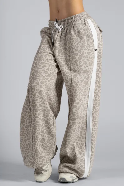 NEBBIA pantaloni larghi con motivo leopardato PRIMAL color crema