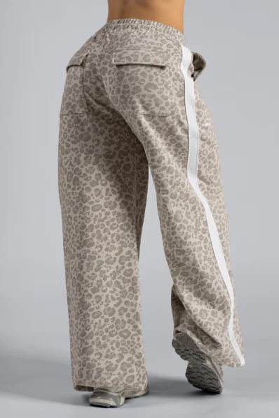 NEBBIA pantaloni larghi con motivo leopardato PRIMAL color crema 2