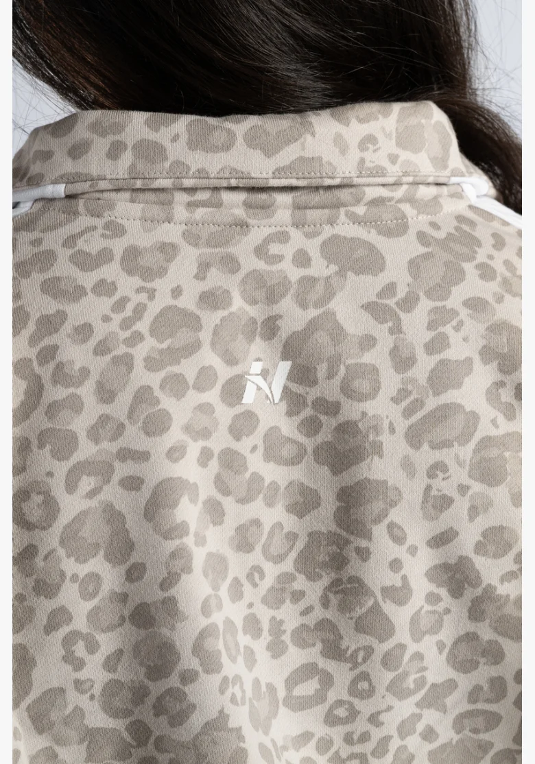 NEBBIA Felpa half-zip con motivo leopardato PRIMAL crema
