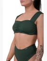 Le donne che sono attive, ma allo stesso tempo tengono a sembrare perfettamente alla moda e curate apprezzeranno il nostro bikini top.
