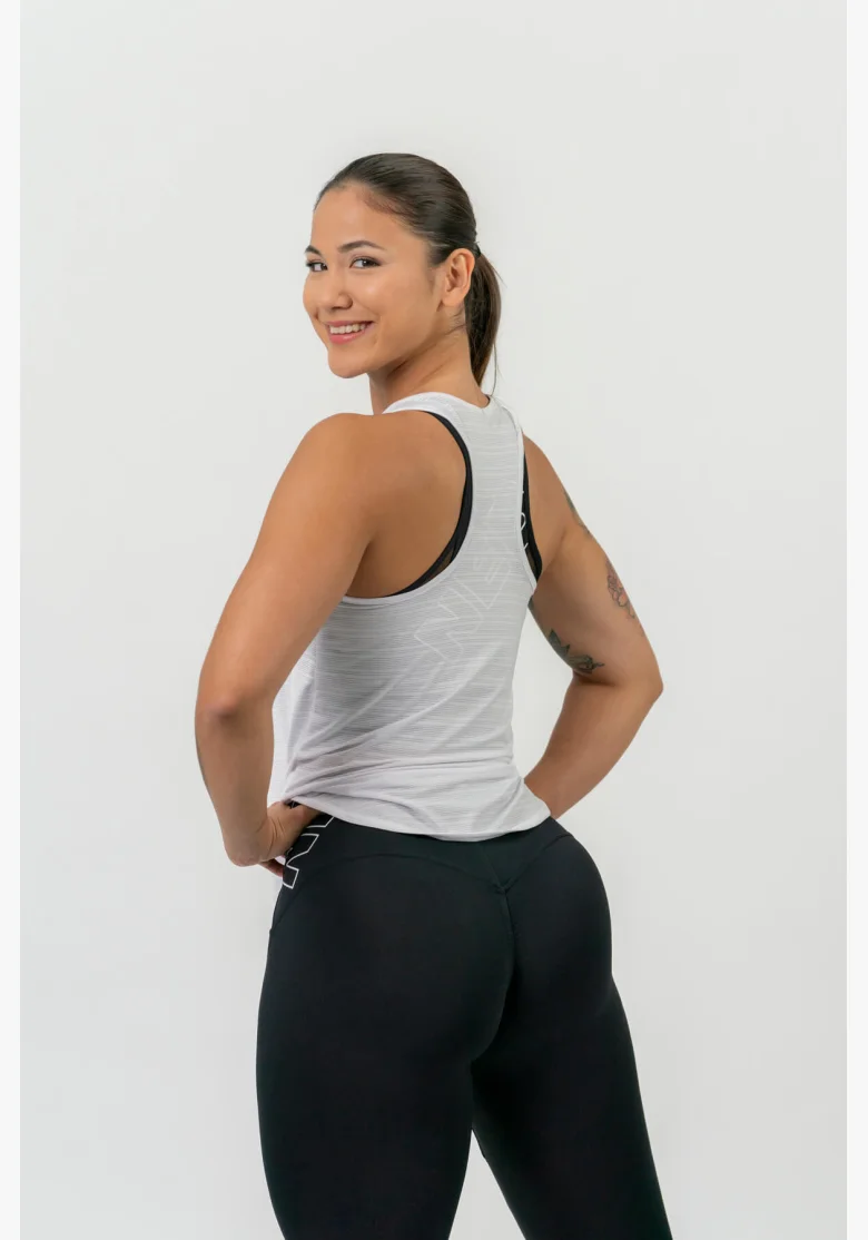 NEBBIA • FIT Activewear top “Airy” con logo riflettente • NEBBIAshop.cz