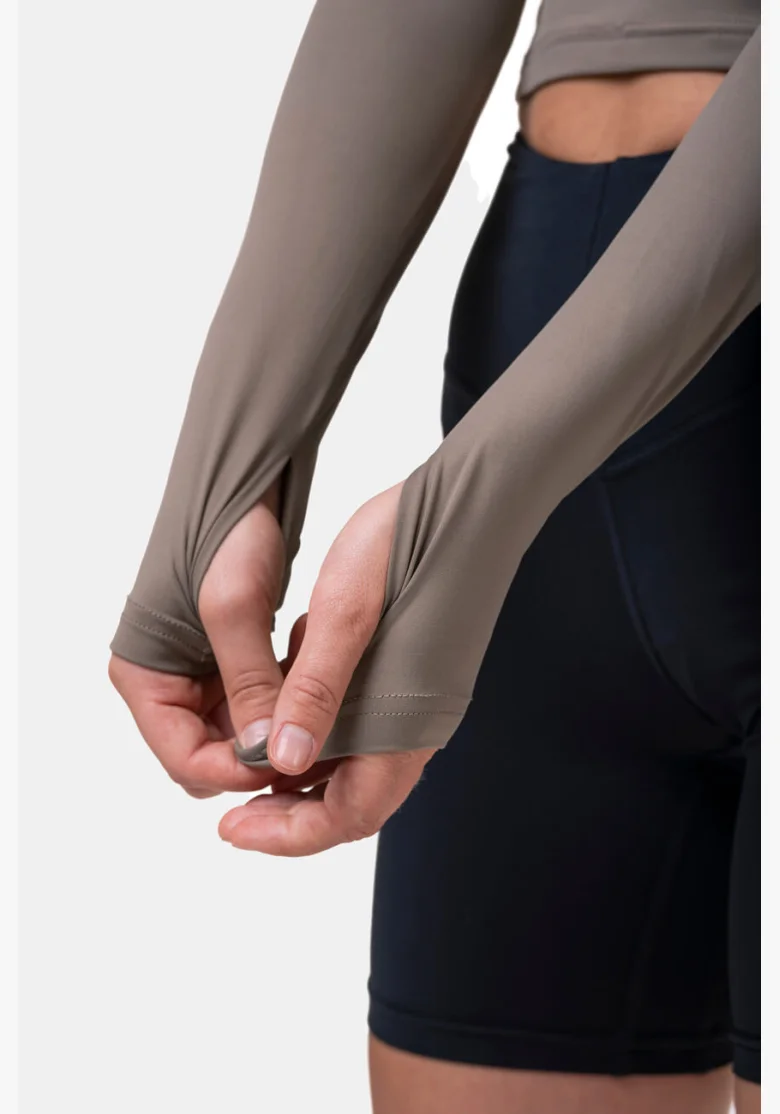 NEBBIA • Sporty HERO top corto con maniche lunghe • NEBBIAshop.cz