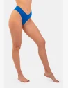Il classico bikini brasiliano ti conquisterà immediatamente, grazie alla forma originale dei pantaloni a effetto “V”, questa forma allungherà otticamente le tue gambe e snellirà la vita.