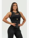 Goditi la traspirabilità del materiale, la libertà di movimento e la sensazione di sicurezza durante l'allenamento. Grazie alla rete, al collo a forma di "O" che contorna il seno, al materiale innovativo a compressione e al taglio racer back, la canotta è sicuramente imperdibile.