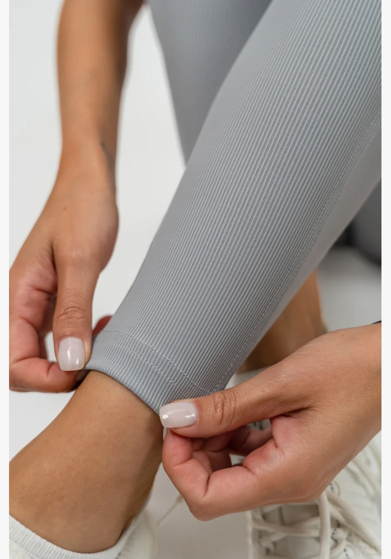 NEBBIA • Leggings modellanti con vita alta GLUTE PUMP grigio • Nebshop.cz