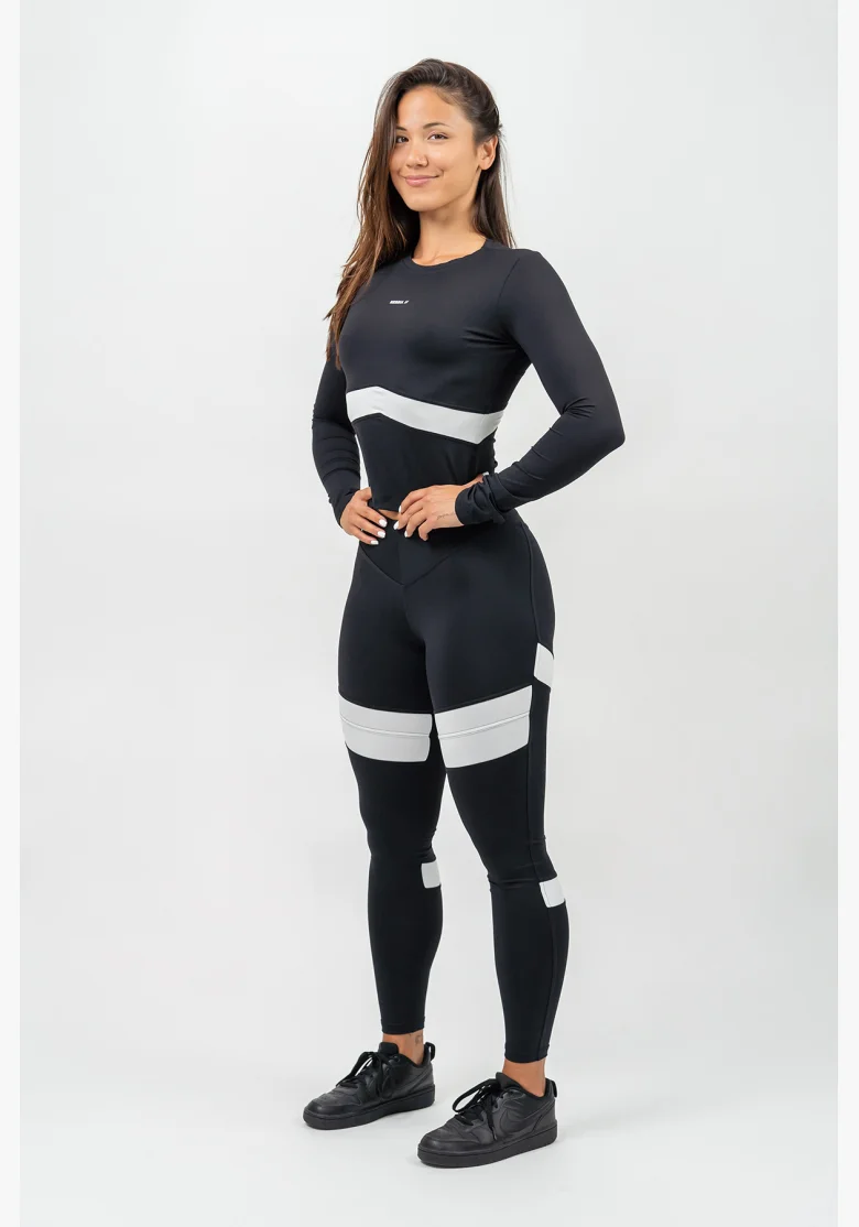 NEBBIA • Top nero con maniche lunghe TRUE HERO • Nebshop.cz