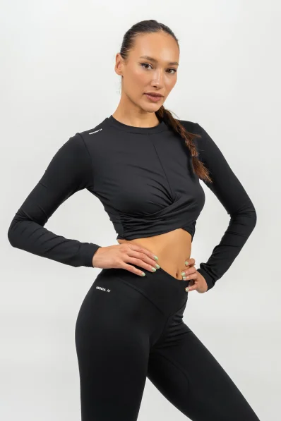 NEBBIA • Crop top con maniche lunghe ELEVATED nera • NebShop.cz