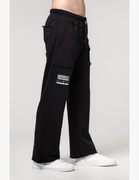 NEBBIA • NEBBIA Pantaloni con tasche NO SHORTCUTS neri • Nebshop.cz