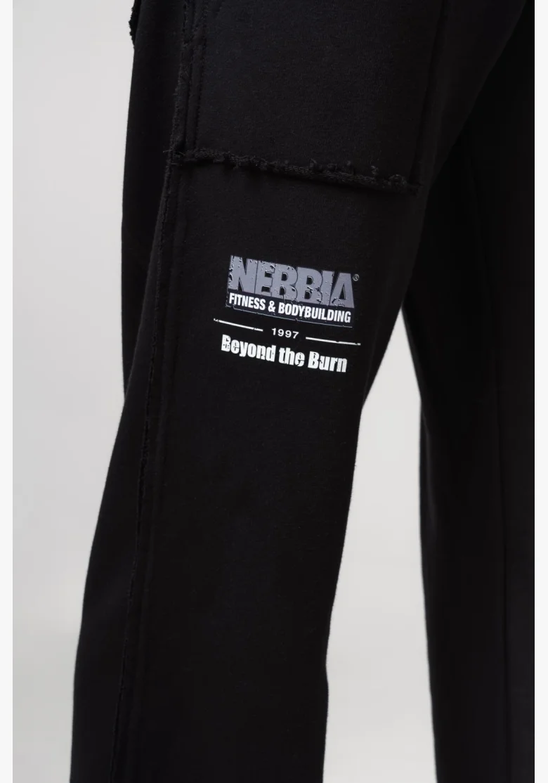 NEBBIA • NEBBIA Pantaloni con tasche NO SHORTCUTS neri • Nebshop.cz