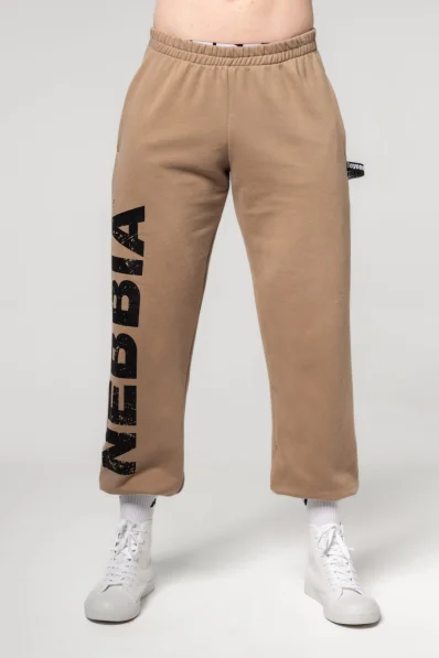 NEBBIA • NEBBIA Pantofole baggy con tasche GYM BRO marroni • Nebshop.it