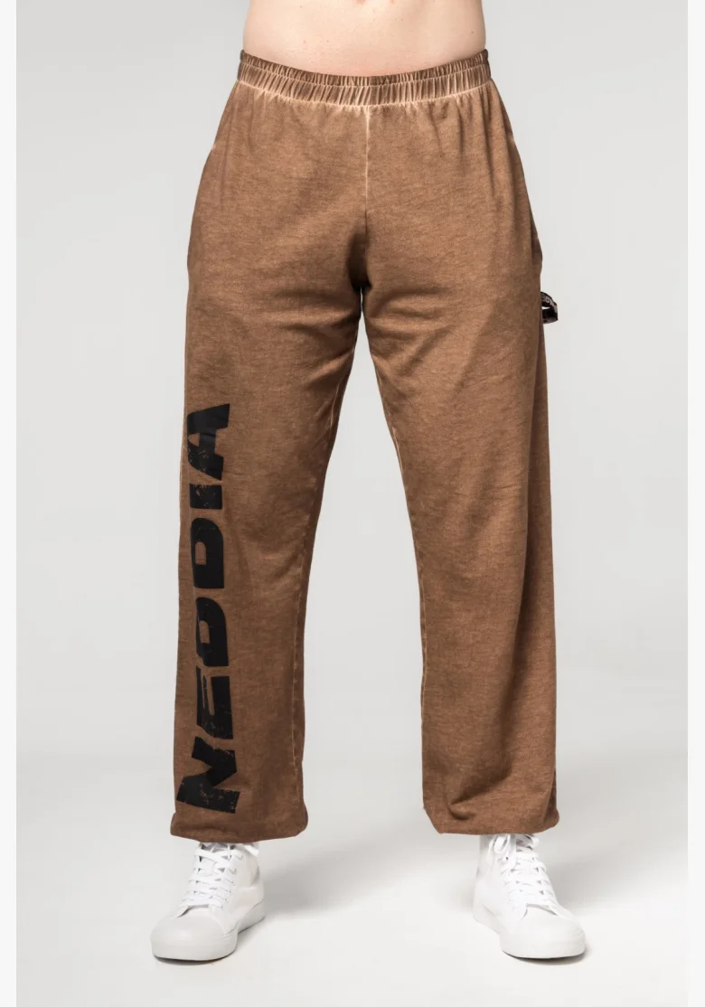 NEBBIA • NEBBIA Pantaloni baggy lavati con tasche GYM BRO marroni • Nebshop.cz