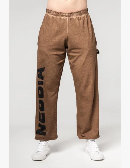 NEBBIA • NEBBIA Pantaloni baggy lavati con tasche GYM BRO marroni • Nebshop.cz