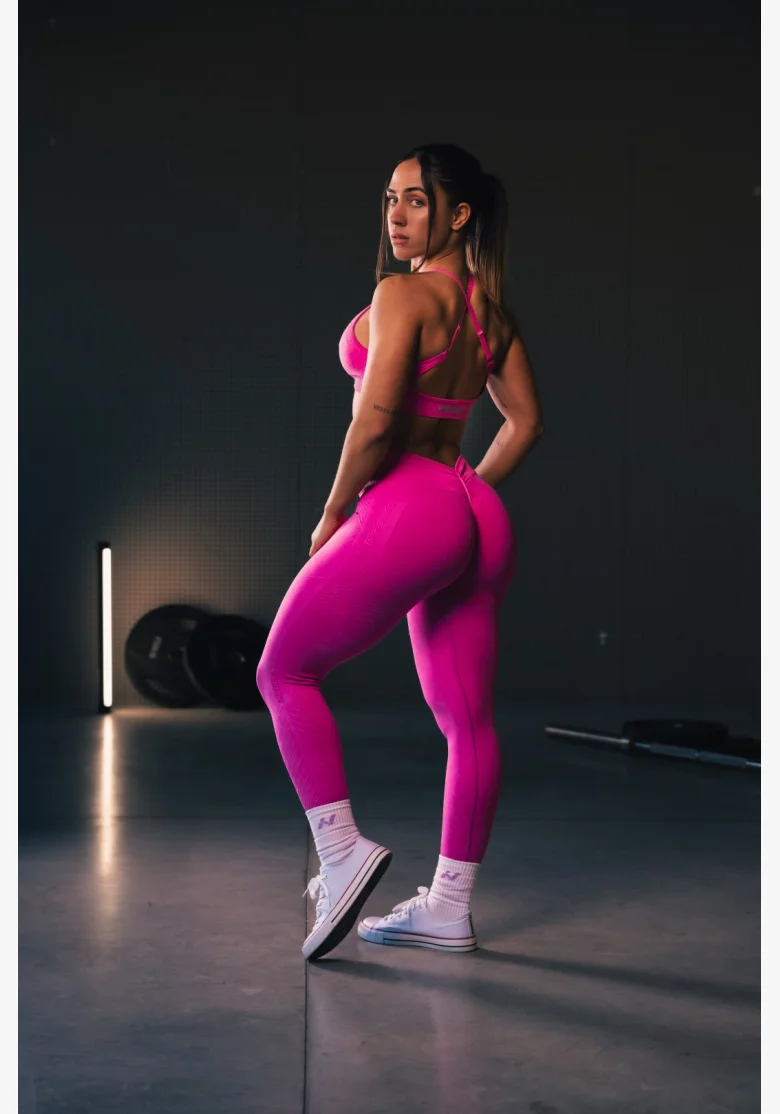 NEBBIA • NEBBIA Reggiseno sportivo con supporto medio TOTALLY SEAMLESS rosa • Nebshop.cz