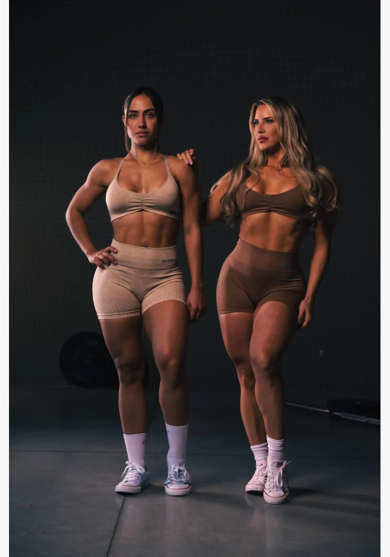 NEBBIA • NEBBIA Top sportivo con supporto medio TOTALLY SEAMLESS marrone • Nebshop.cz