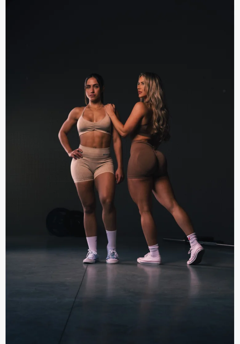 NEBBIA • NEBBIA Top sportivo con supporto medio TOTALLY SEAMLESS marrone • Nebshop.cz