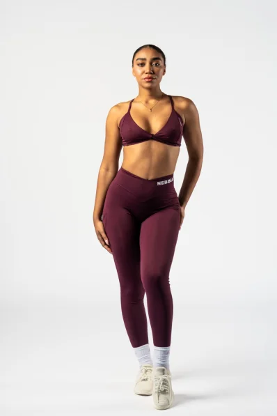 NEBBIA • NEBBIA Reggiseno sportivo con supporto medio TWIST-KNOT bordeaux • Nebshop.cz 2