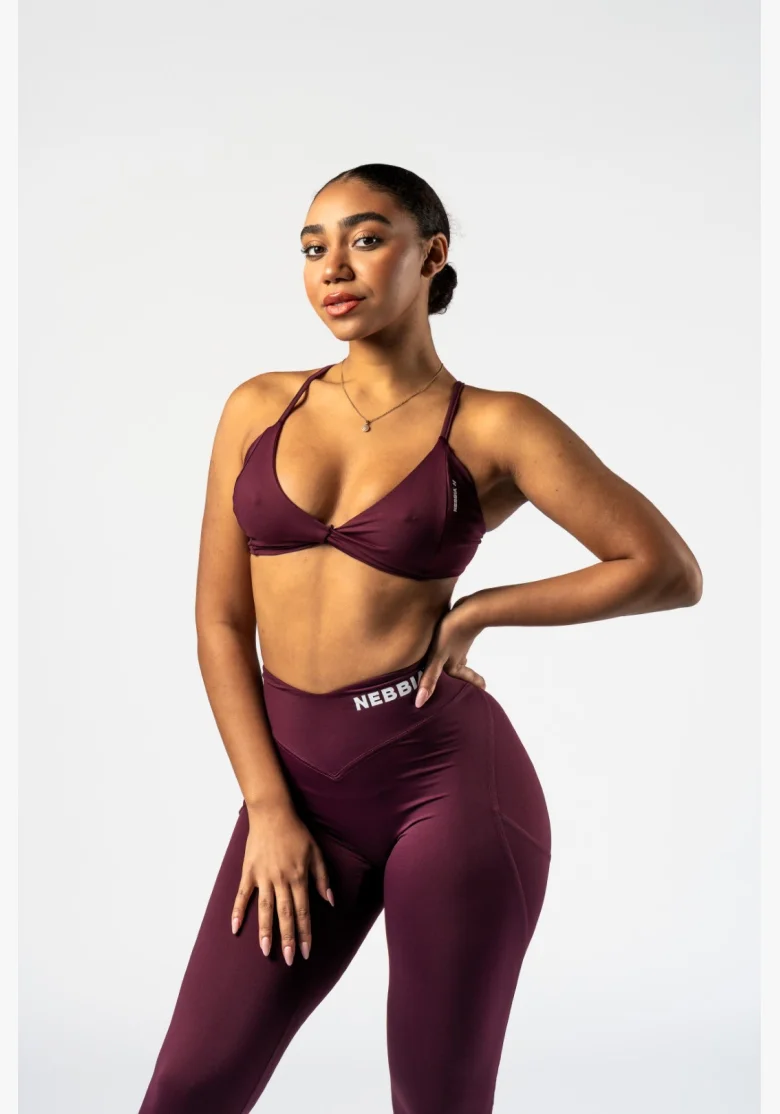 NEBBIA • NEBBIA Reggiseno sportivo con supporto medio TWIST-KNOT bordeaux • Nebshop.cz