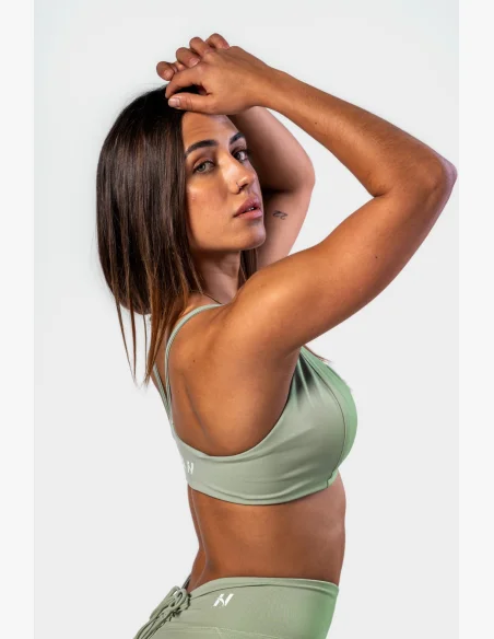 NEBBIA • NEBBIA Reggiseno sportivo con supporto medio TWIST-KNOT verde chiaro • Nebshop.cz