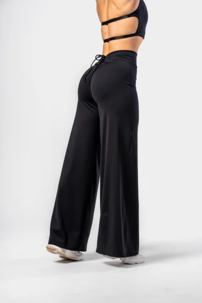 NEBBIA • NEBBIA Deni x NEBBIA Flared pantaloni con vita alta • Nebshop.cz
