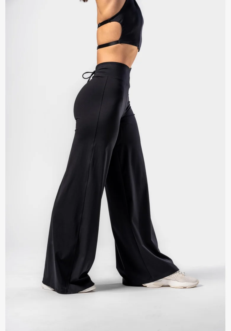 NEBBIA • NEBBIA Deni x NEBBIA Flared pantaloni con vita alta • Nebshop.cz