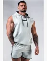 Il Tank top HERO è resistente, con un taglio deciso e ideale per gli allenamenti quotidiani in palestra.