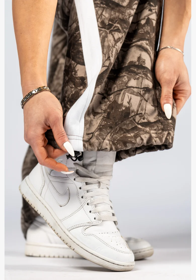 NEBBIA Oversized pantaloni felpati POWER Camo pallido