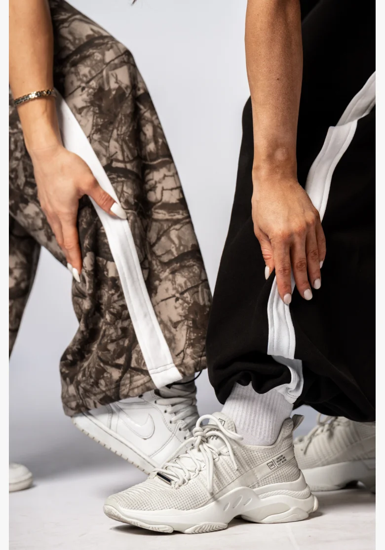 NEBBIA Oversized pantaloni felpati POWER Camo pallido