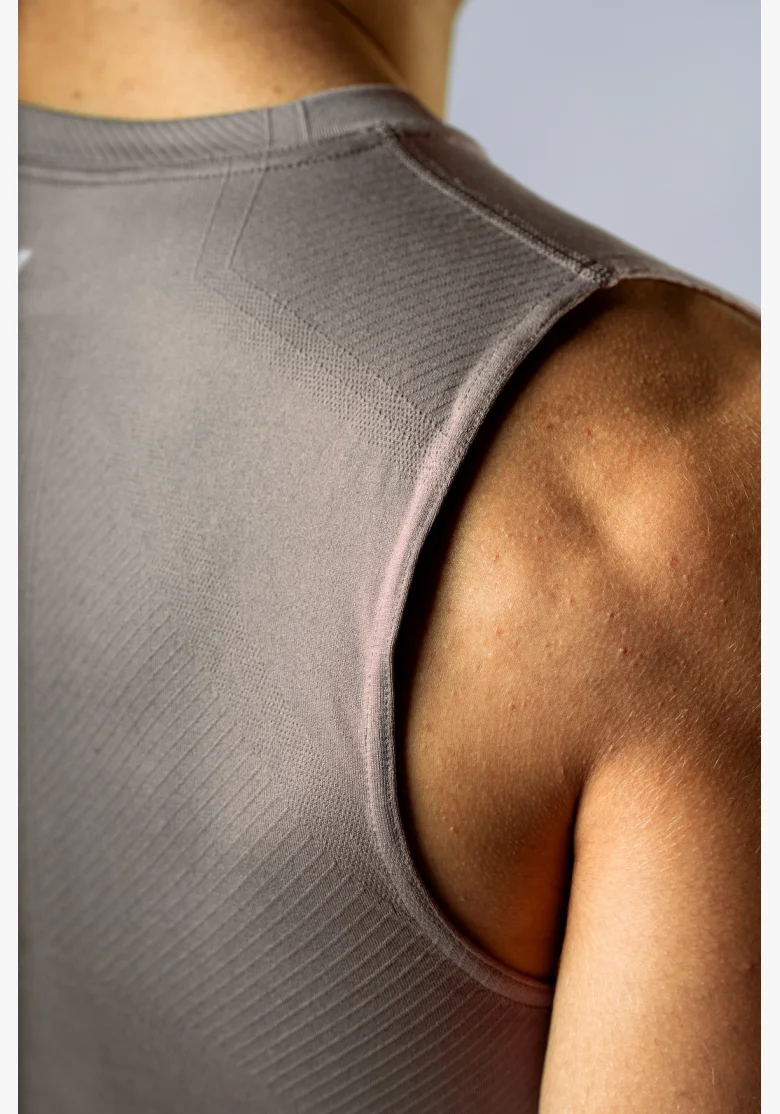 NEBBIA Seamless canotta senza maniche POWER beige