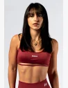 Il reggiseno sportivo con tecnologia seamless, design open-back e supporto medio è la scelta ideale per allenamenti intensi e un look da palestra distintivo.